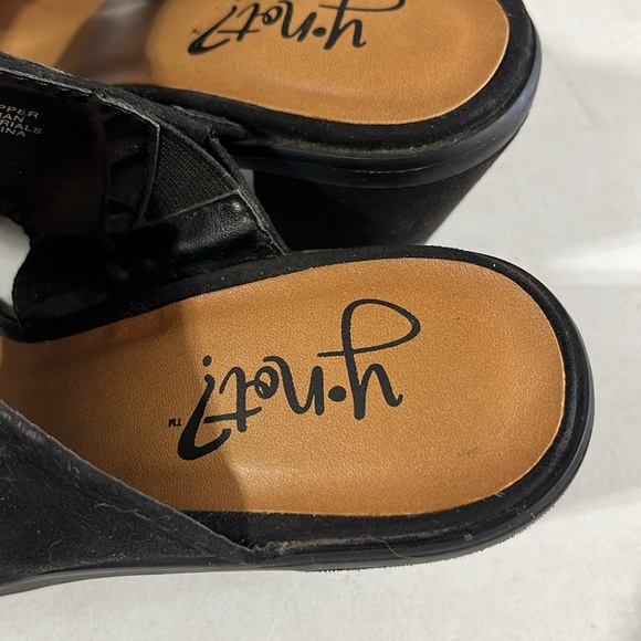 Y.Not, size 7, black and tan - Picture 3 of 3